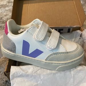 Veja Small V-12 Chromefree Leather EUR 27 US 10